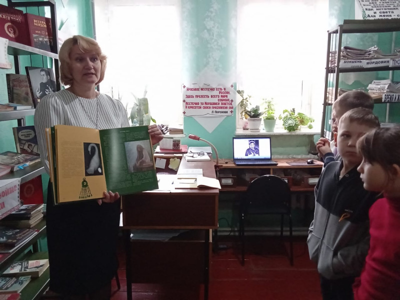 29 октября ребята пришкольного оздоровительного лагеря Патриот посетили районную краеведческую библиотеку. .